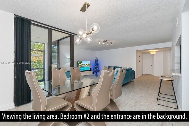 Building Photo - 825 Egret Cir