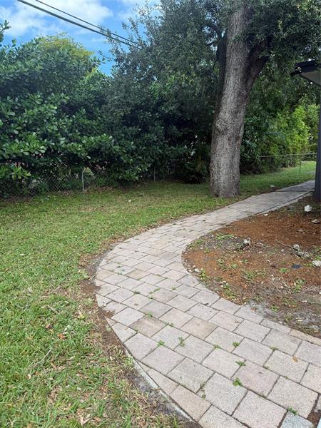 Building Photo - 827 SW 29th St