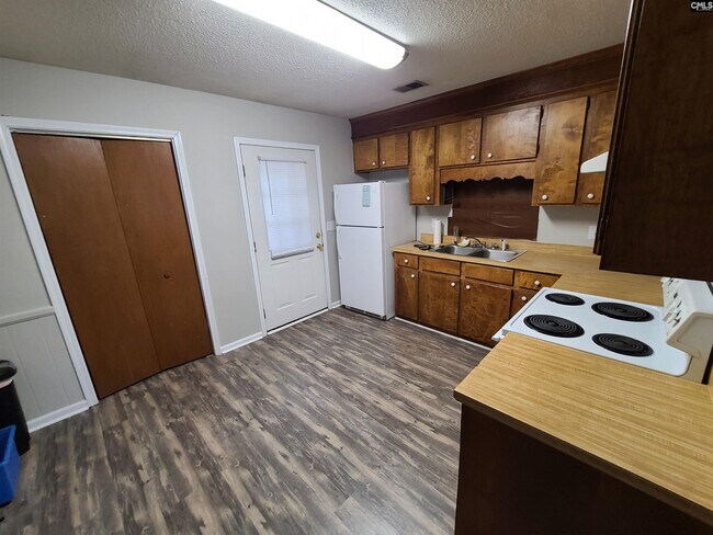 Building Photo - 3900 Persimmon St