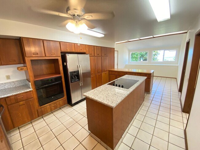 Building Photo - 98-604 Kuini St.