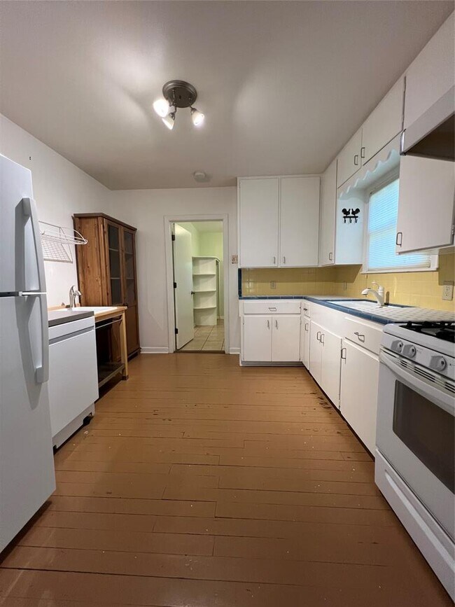 Building Photo - 1511 Romeria Dr