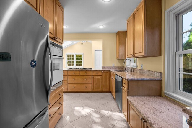 Building Photo - 3 Bed 3 Bath - Kensington Craftsman - Move In Ready