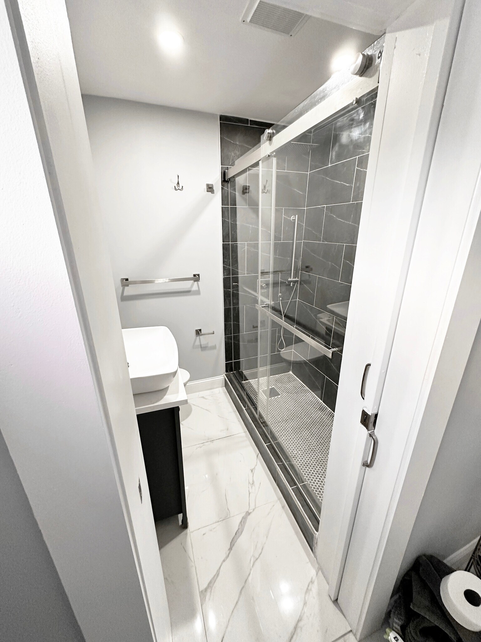 Bathroom - 19 Parkview Ter