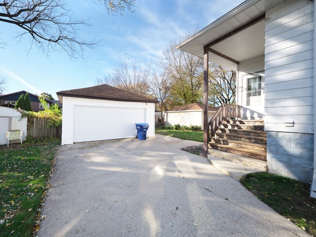 Building Photo - 12762 Elm St