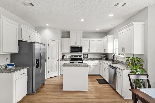 Building Photo - Like New Construction in Ludowici