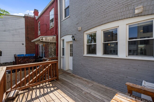 Building Photo - Recently Renovated Row House - H St Corrid...