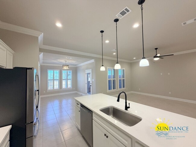 Building Photo - Custom-crafted details shine throughout this stunning 3-bedroom home in Magnolia at the Bluffs in...