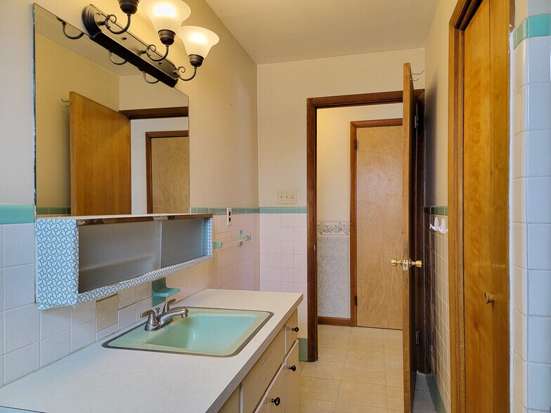 Building Photo - 745 PA-897