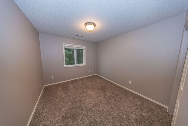 Building Photo - Spacious 4-Bedroom Home on Fisher’s Landing Cul-de-Sac