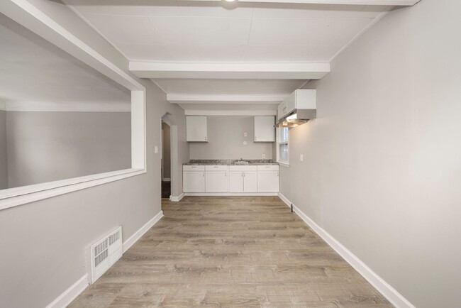 Building Photo - Renovated 3 bedroom bungalow $1250/month