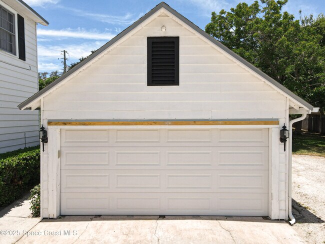 Building Photo - 2811 Indian River Dr