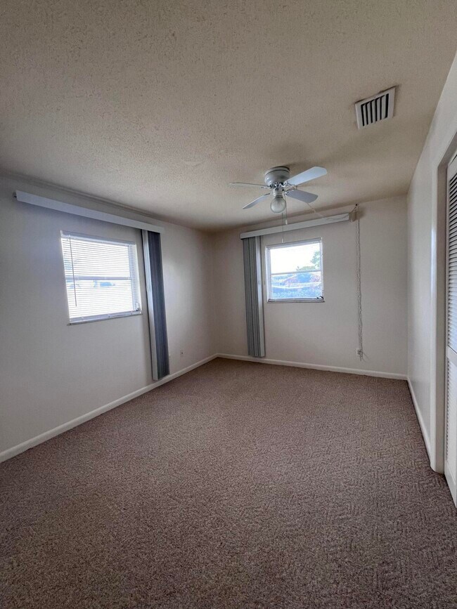 Building Photo - 350 Orion Ct