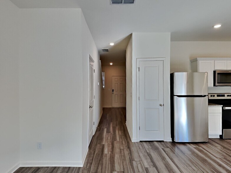 Building Photo - 126 Saginaw Ct