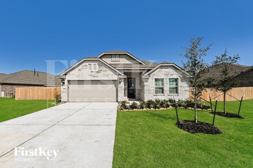 Primary Photo - 14907 Lake Shore Ave