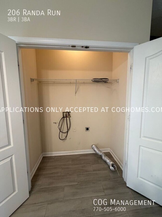 Building Photo - 206 Randa Run