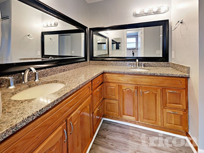 Building Photo - 603 Ephrata Dr