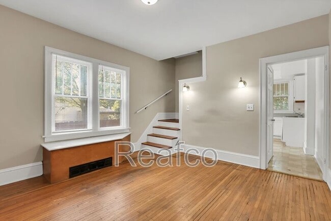 Building Photo - 463 Reinhard Ave
