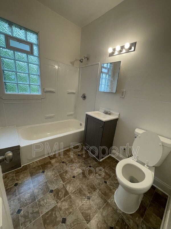 Building Photo - 2621 N 23rd St