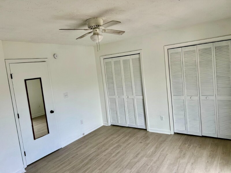 Building Photo - 402 74th Ave N