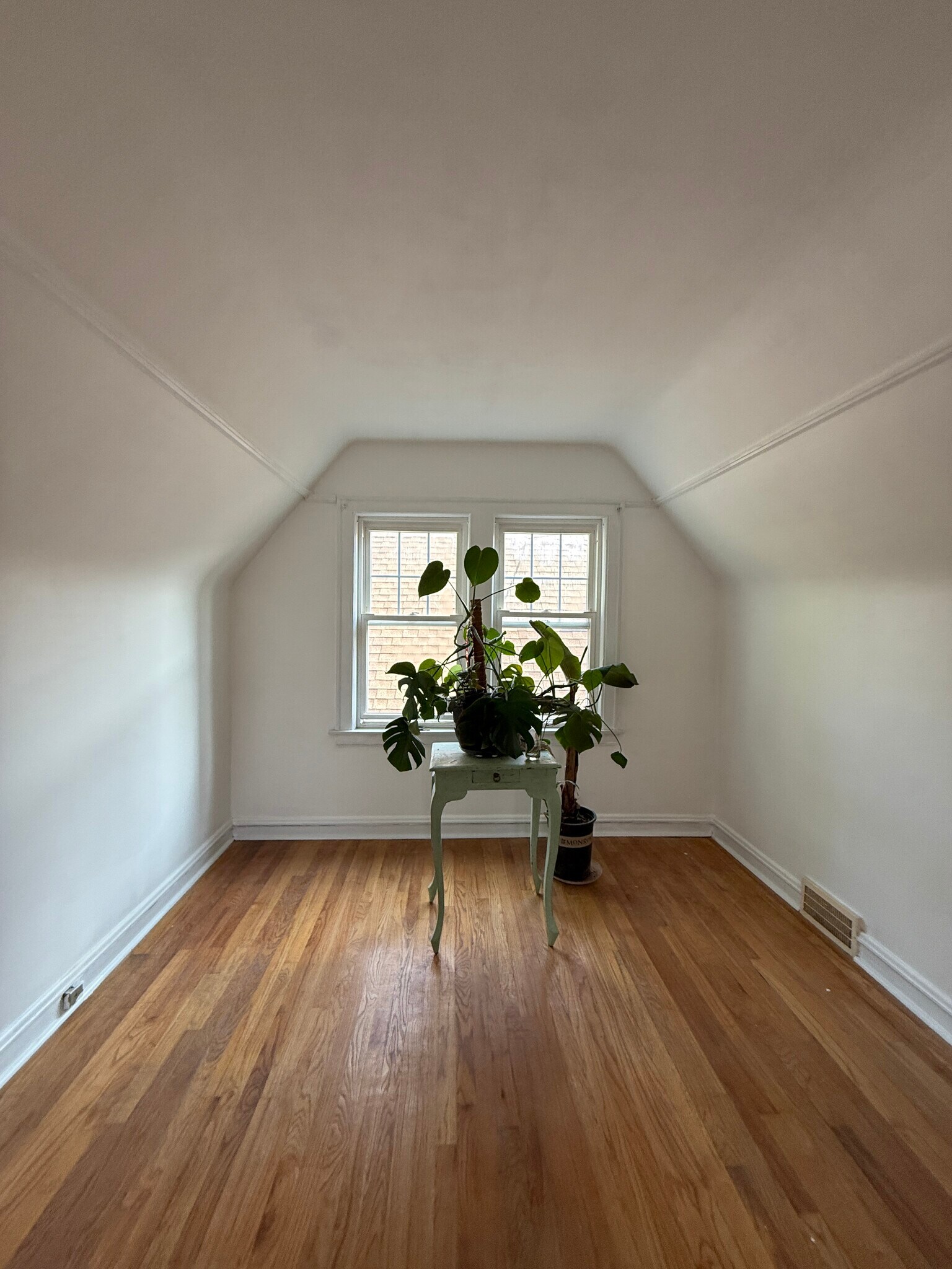 Building Photo - 5266 N La Crosse Ave