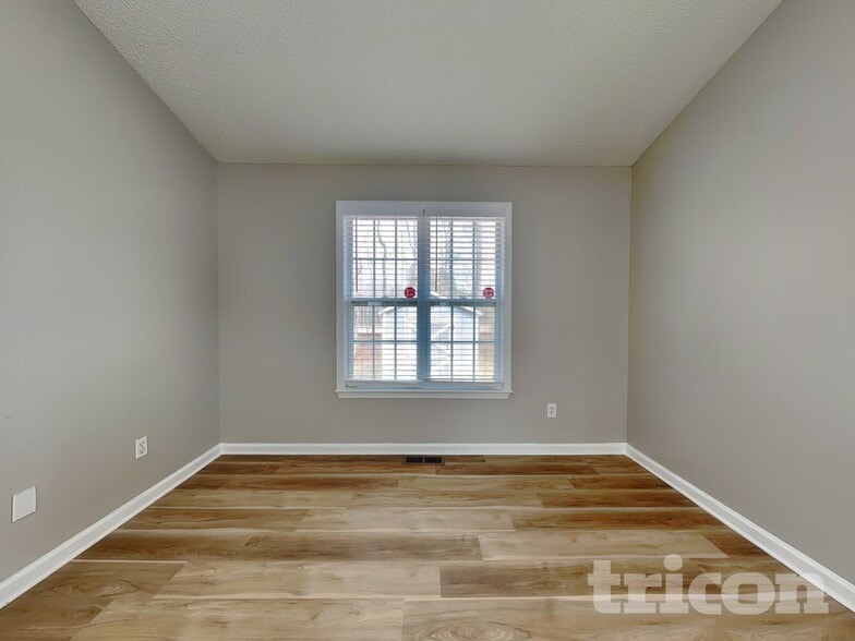 Building Photo - 121 Quiet Refuge Ln