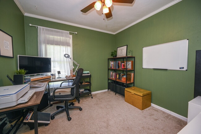 Building Photo - 808 Pine Level Ln