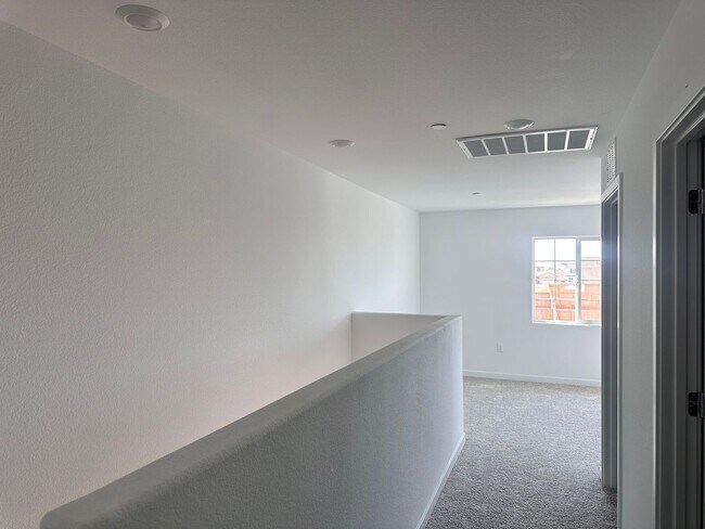 Building Photo - 1/2 off first full months rent with possession by 4/17/2026