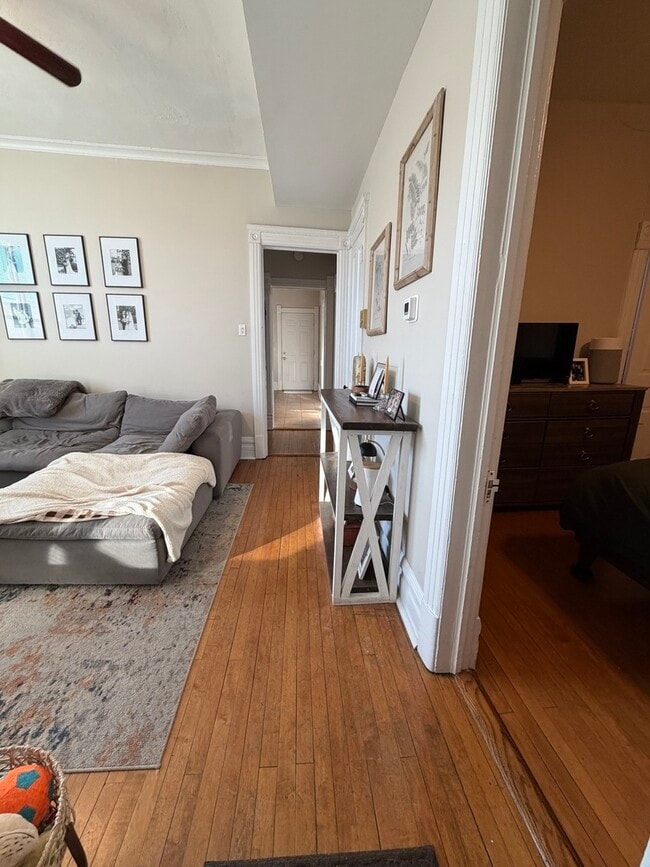 Building Photo - 3730 N Sheffield Ave