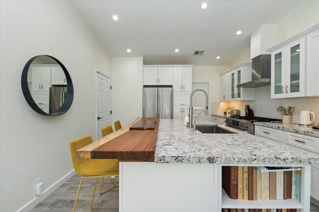 Building Photo - 54990 Avenida Madero