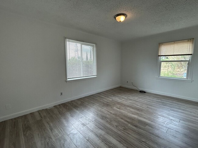 Building Photo - 150 Mono Ave