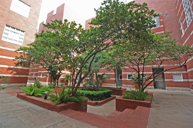 Primary Photo - 4004 Montrose Blvd