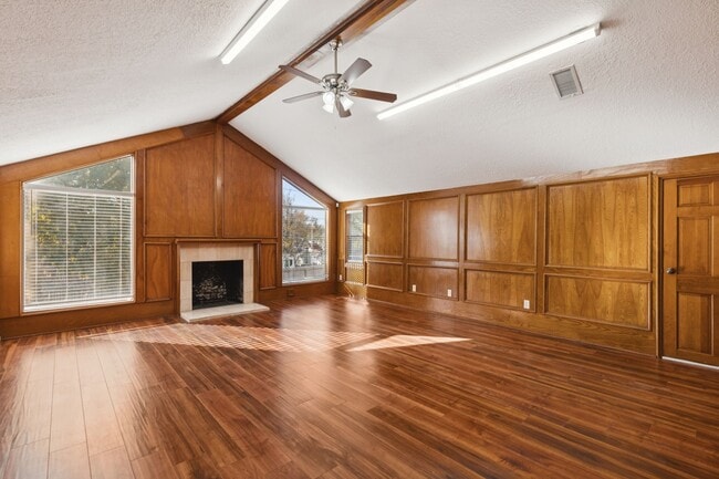 Building Photo - 14819 Walbrook Dr