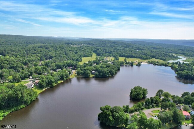 Building Photo - 358 Lake Shore S