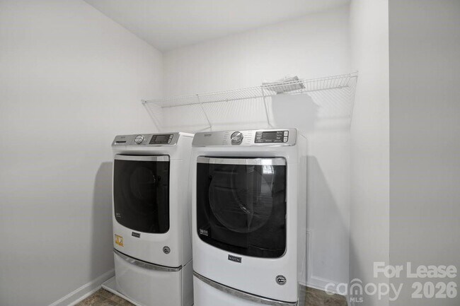 Building Photo - 1024 Arbury Way
