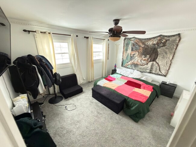 Building Photo - 560 Glen Pl