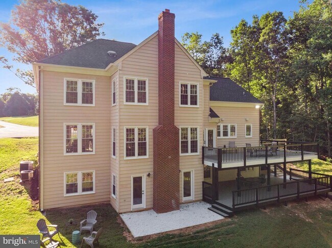 Building Photo - 10899 Woodland Falls Dr