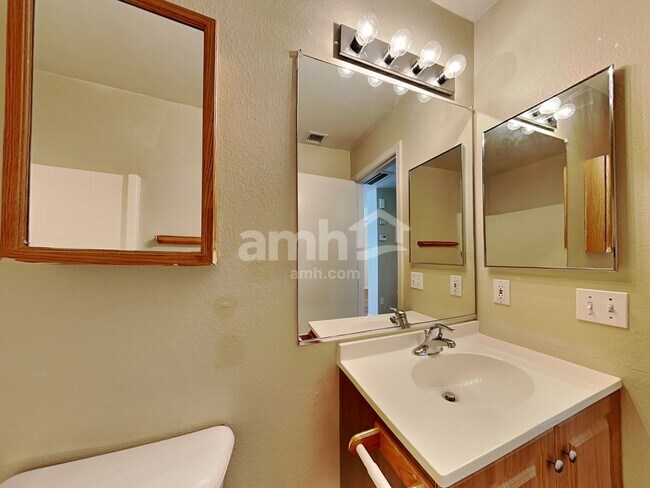 Building Photo - 10778 W Louise Dr