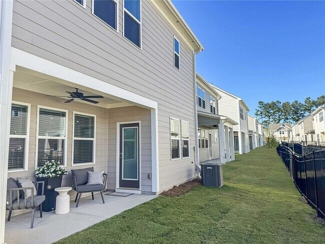 Building Photo - 622 Shallowford Rd