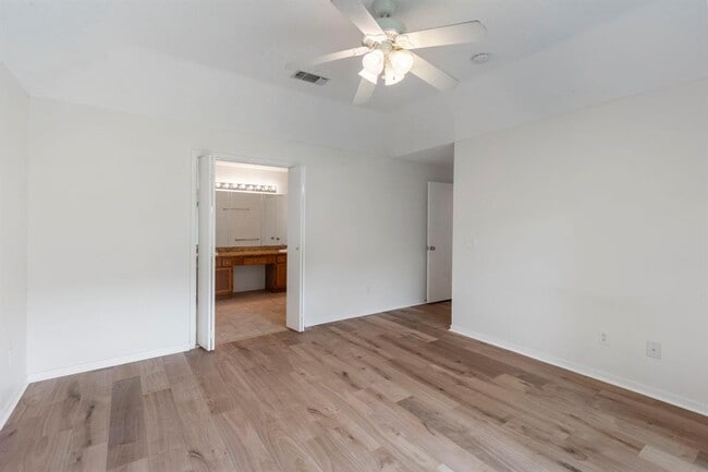 Building Photo - 18 W Stony Bridge Ct
