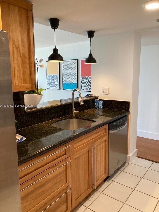 Building Photo - 1717 N Bayshore Dr