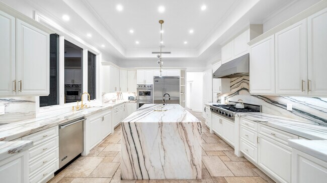 Building Photo - 1447 San Ysidro Dr