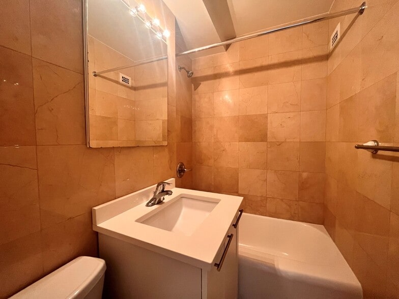 Building Photo - 435 E 79th St