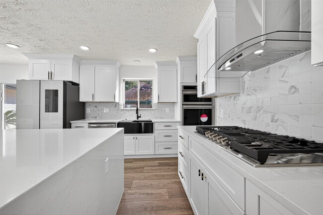 Building Photo - 3006 Golden Hills Ln