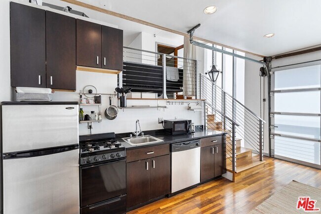 Building Photo - 24 Westminster Ave