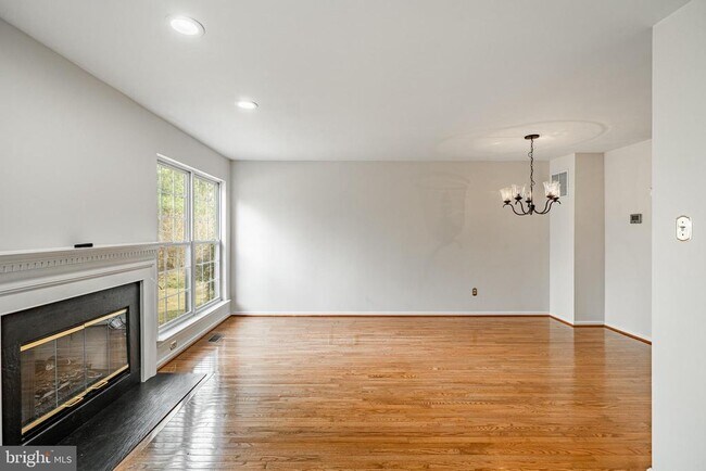 Building Photo - 124 Jeffords Ct