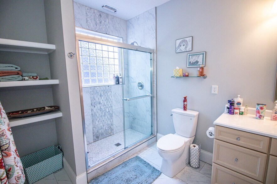 Building Photo - 1204 Columbia St