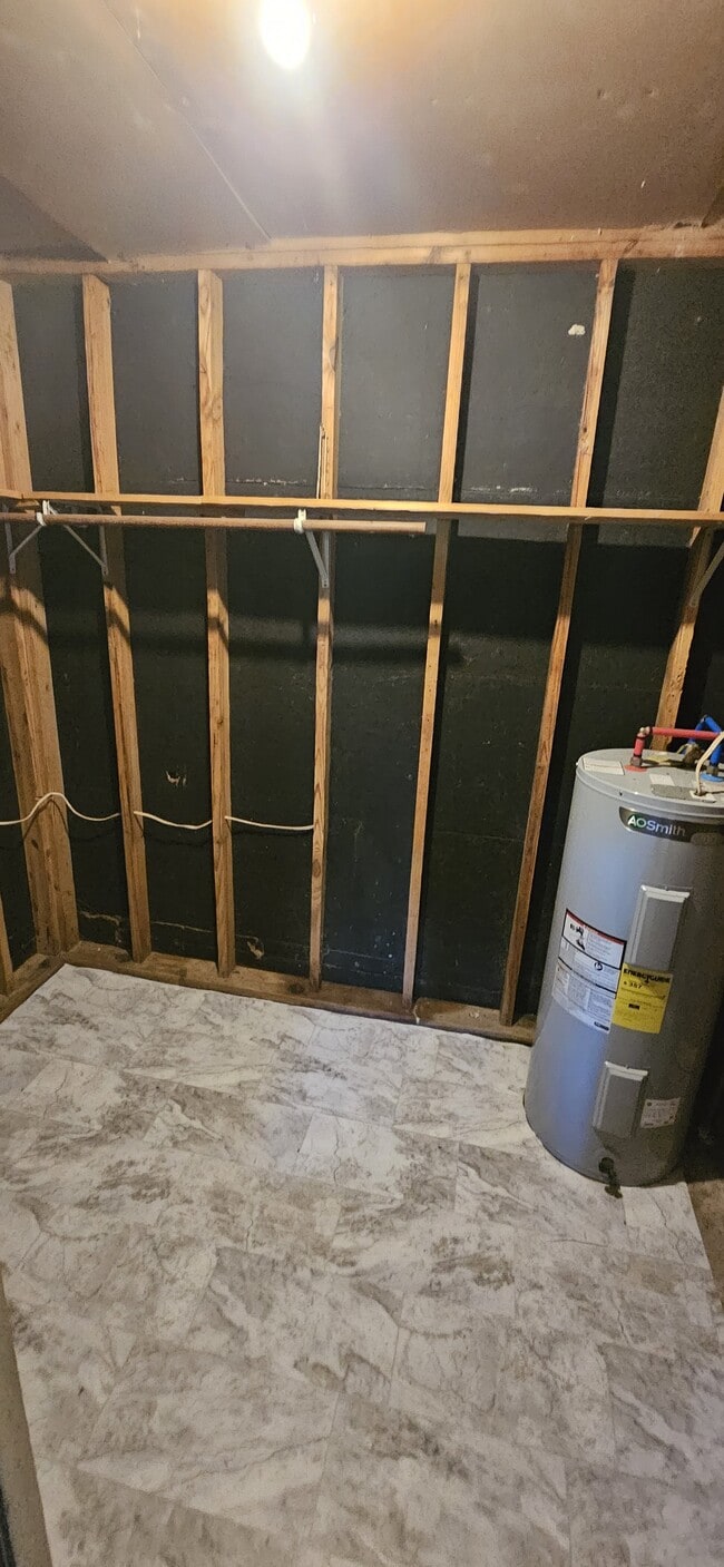 Building Photo - 306 Mustang Dr