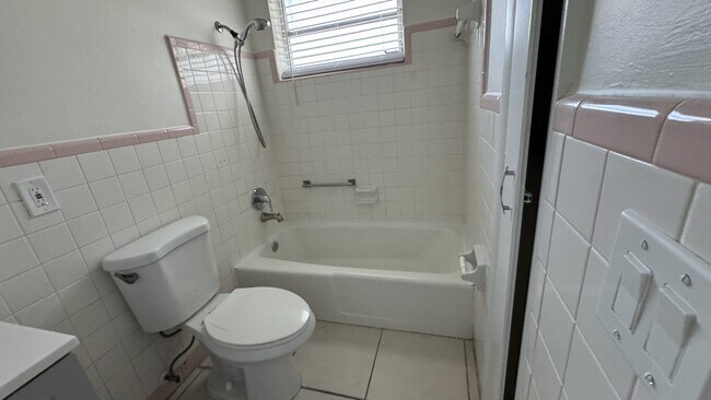 Building Photo - 840 S 63rd Ave
