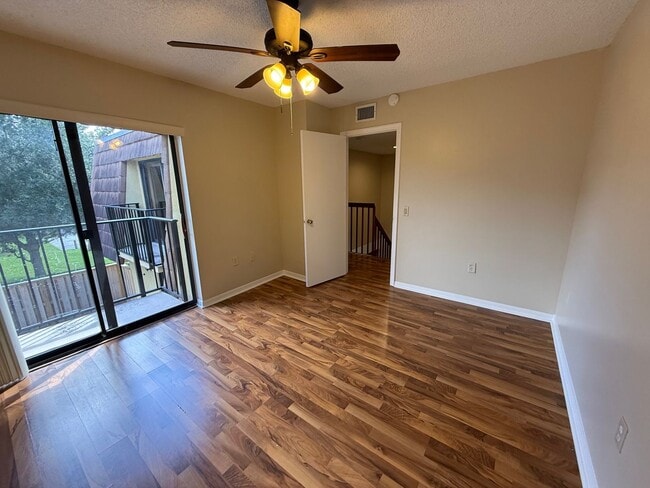 Building Photo - 2/2.5 Townhome in Central Orlando
