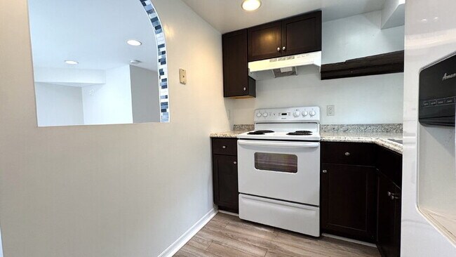 Building Photo - 215 N Wild Olive Ave